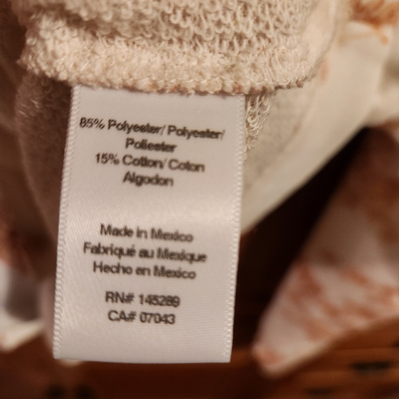 Olivia & Vivian Floral Print Sweatshirt Women's size Medium NWT - Picture 4 of 9